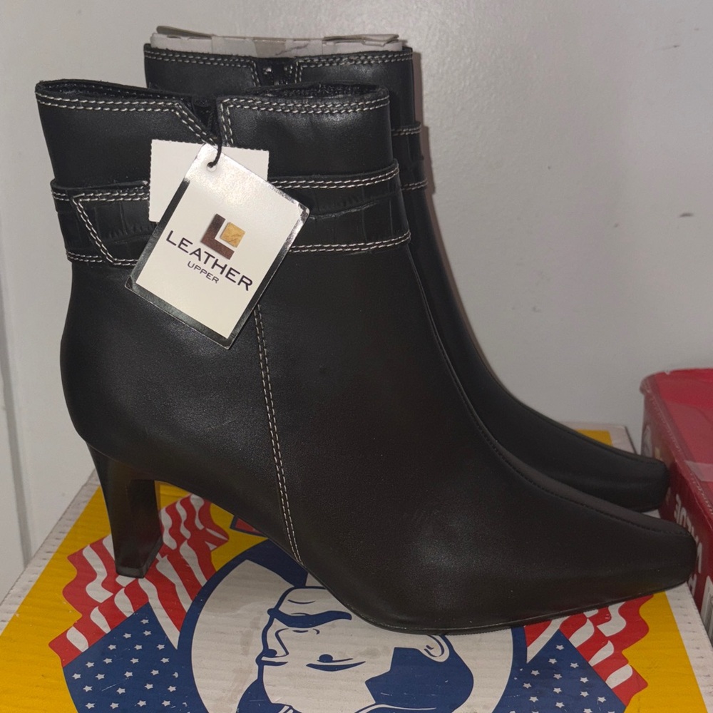 Predictions Leather Women's Black Ankle Boots size 8.5